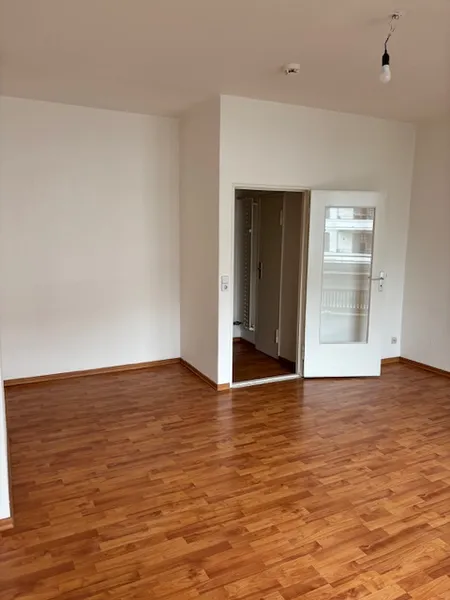 Großzügige 1-Raum-Wohnung mit EBK, Balkon & Tiefgaragenstellplatz in Berlin Schöneberg — photo 1